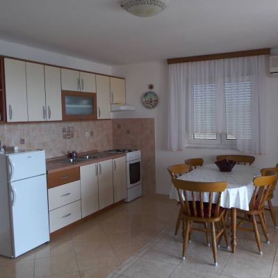 ZADAR - VIR, na predaj hned pri mori dom so 6 apartmanov, atraktívna obchodná investícia - 7