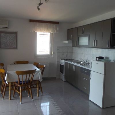 ZADAR - VIR, na predaj hned pri mori dom so 6 apartmanov, atraktívna obchodná investícia - 6