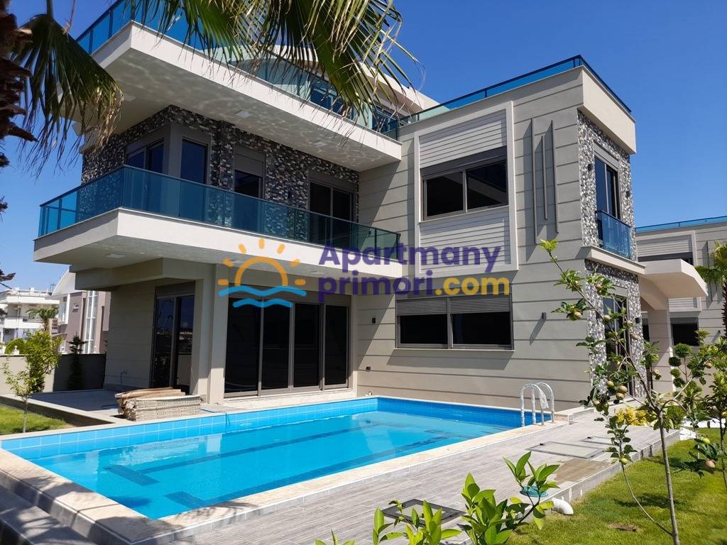 Moderná vila s vlastným bazénom v Antalya Belek - blízko golfových polí APM