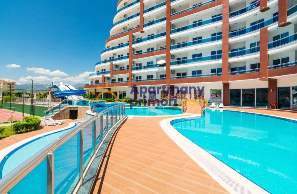 Zariadený 2-izb. apartmán v komplexe s mnohými aktivitami Alanya - Mahmutlar APM